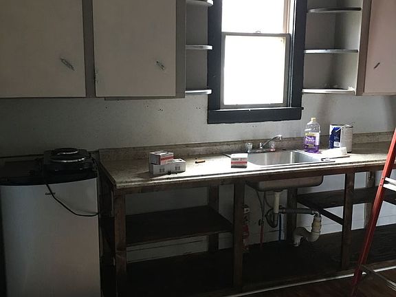 4th image of 511 Knox St