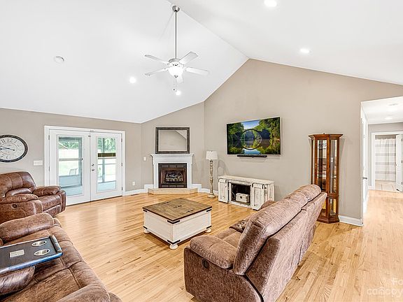 4th image of 1463 Brookstone Dr