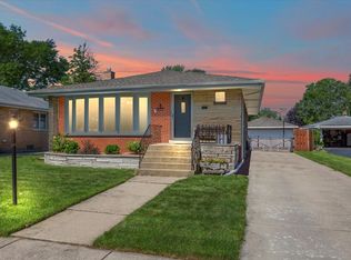 10132 Lawrence Ct, Oak Lawn, IL 60453