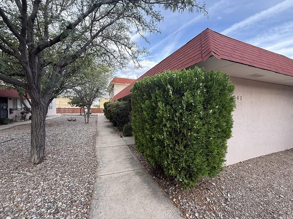 Updated 2 Bedroom Apartments in Uptown / NE Heights