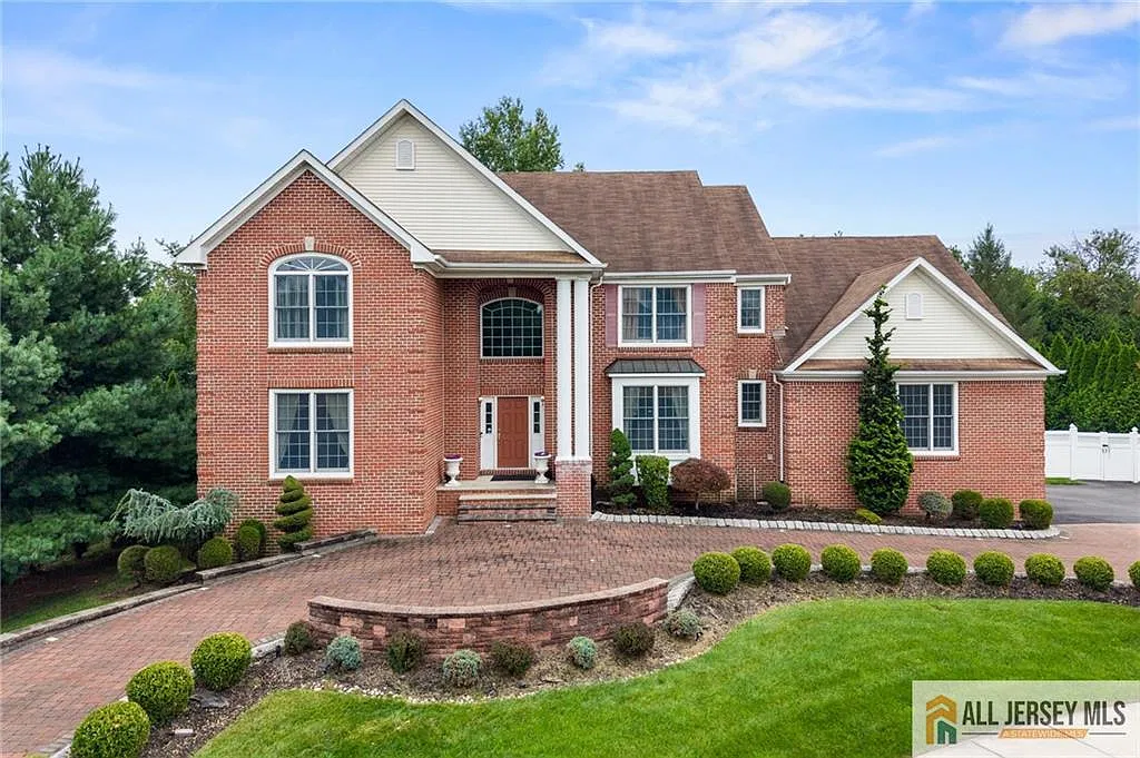 5 bed, 5.0 bath, 4200 sqft, $7,000 — Photo 2