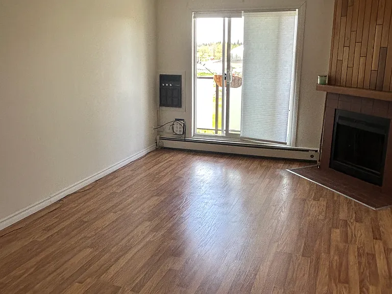 423 Tait Ct — Photo 3