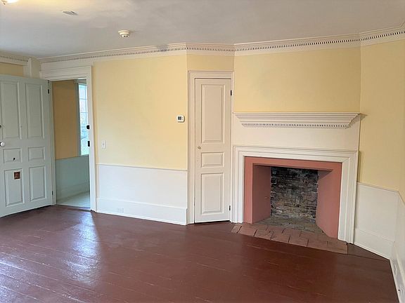 3rd image of 72 Jefferson St