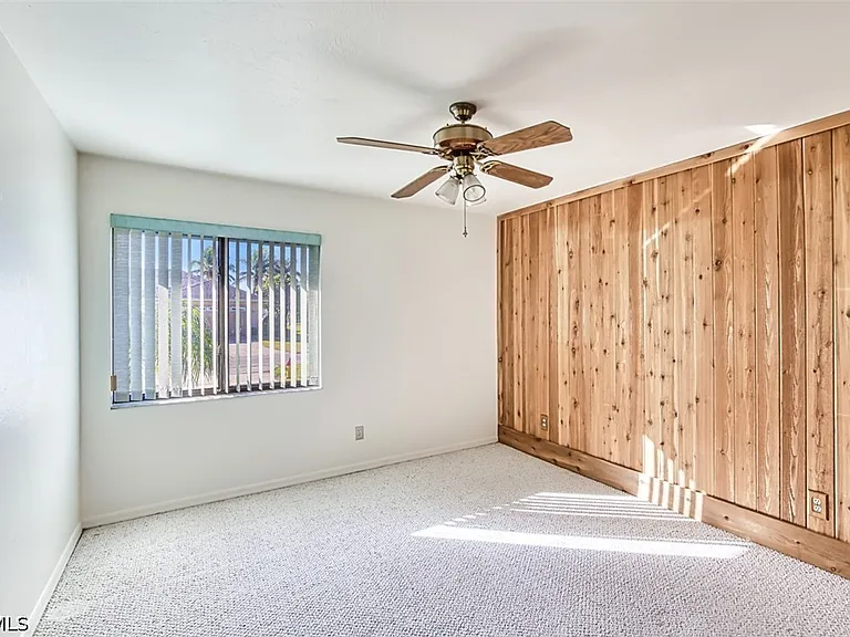 1221 SW 49th St — Photo 39