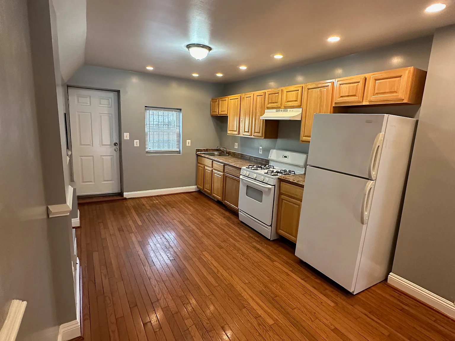 3 bed, 2.0 bath, $1,800 — Photo 3