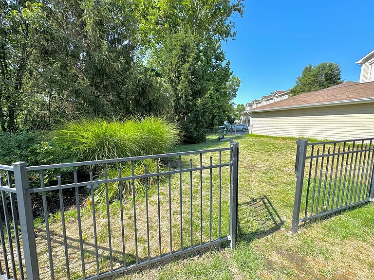2638 McKnight Crossing Ct #2638 — Photo 35