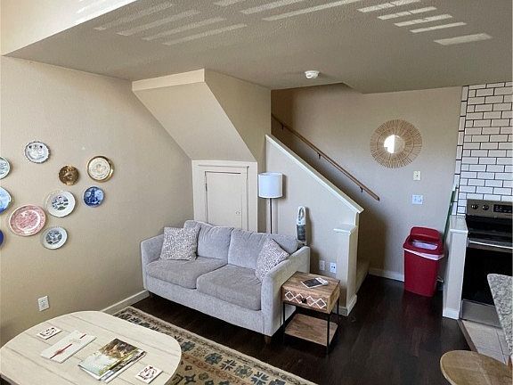 3rd image of 231 S Gregg Ave