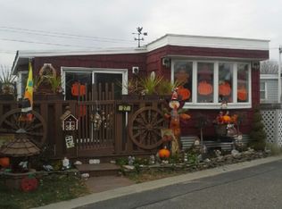 150 Main St TRLR 27, Islip, NY 11751