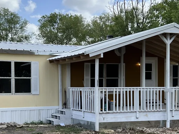 601 Oakville Rd, Three Rivers, TX 78071