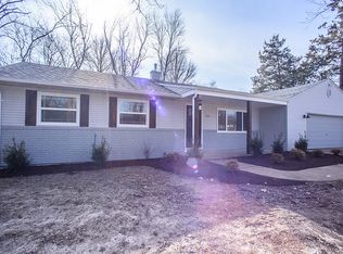 912 Center Ct, Ballwin, MO 63011