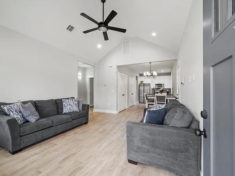 16322 Crockett Martin Estates Dr — Photo 3