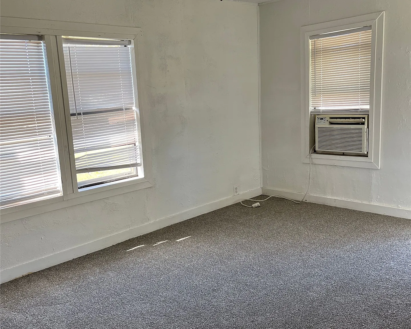 3 bed, 1.0 bath, 1056 sqft, $975 — Photo 4