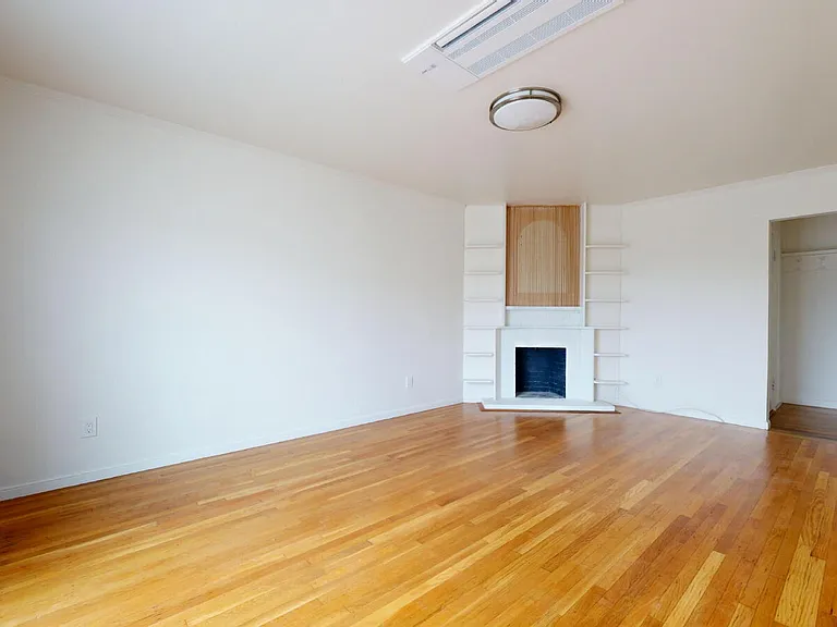 2337 Judah St — Photo 2