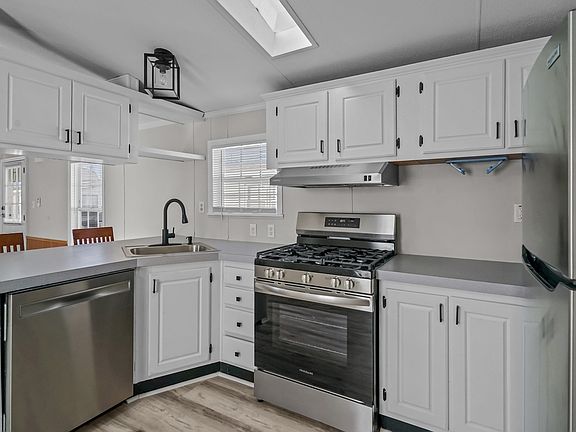 5th image of 548 Kenyon Ave #2