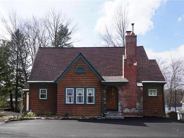 565 Reservoir Rd, Pascoag, RI 02859