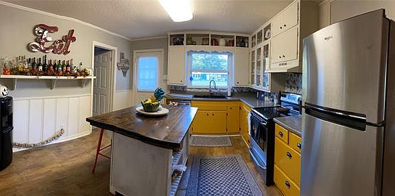 2nd image of 1600 Irwin Ln