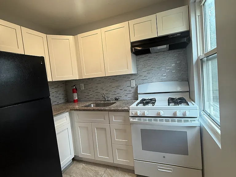 69 W Main St #3L — Photo 1