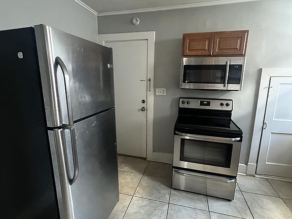 4th image of 533 Tremont Ave S