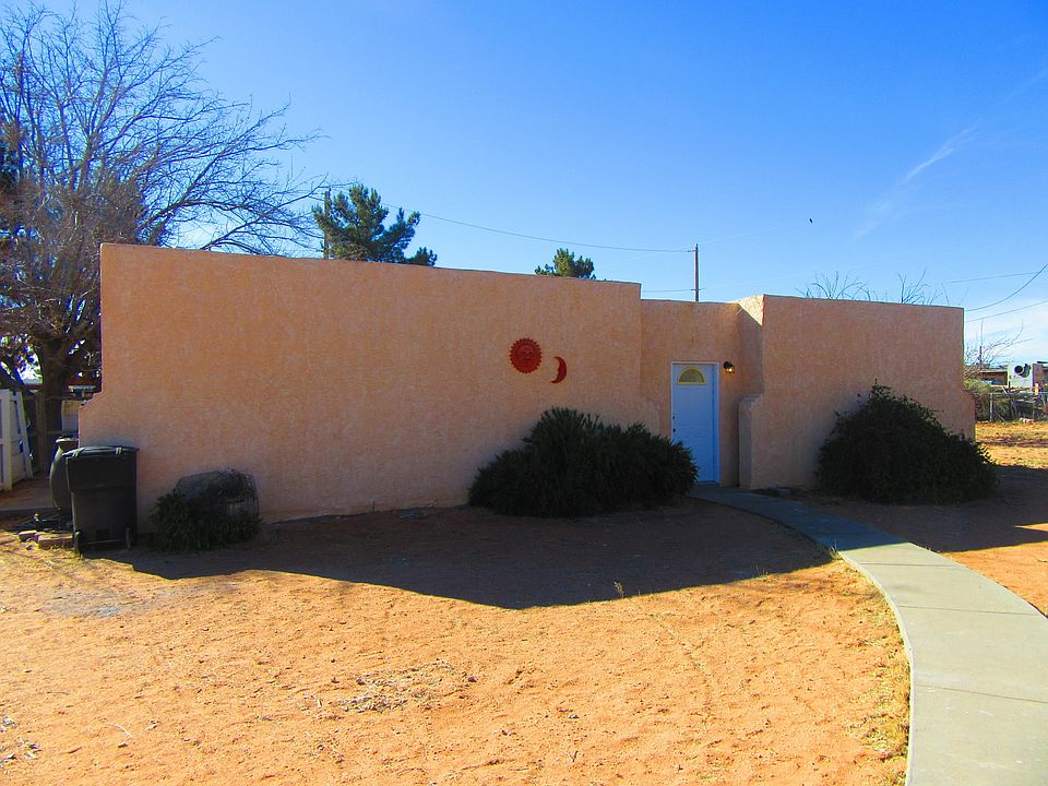 1st image of 3545 Vander Veer Dr