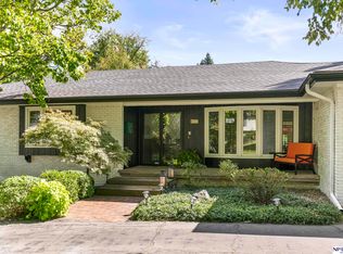 8731 Douglas St, Omaha, NE 68114