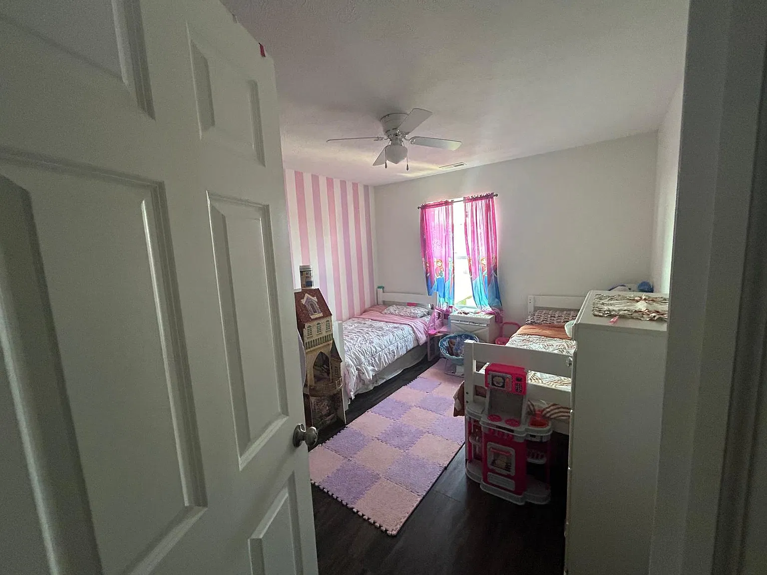 4 bed, 2.5 bath, 2515 sqft, $2,700 — Photo 4