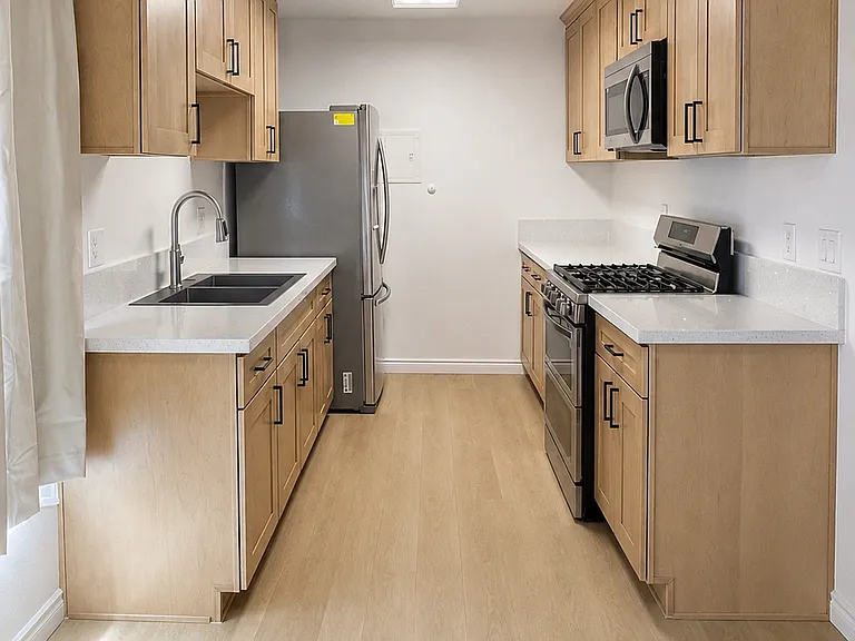 1270 Cabrillo Park Dr #B — Photo 5