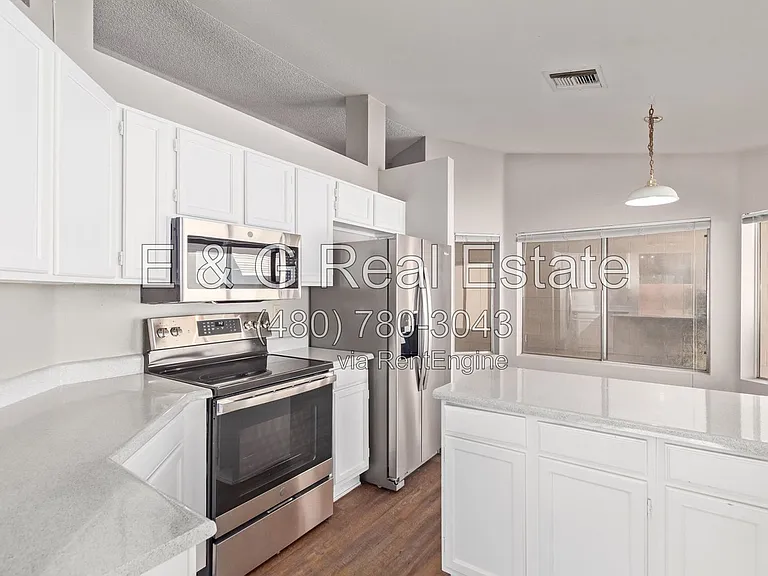 8651 N 107th Dr — Photo 11
