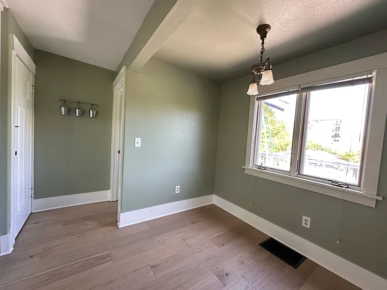 12710 27th Ave NE — Photo 10