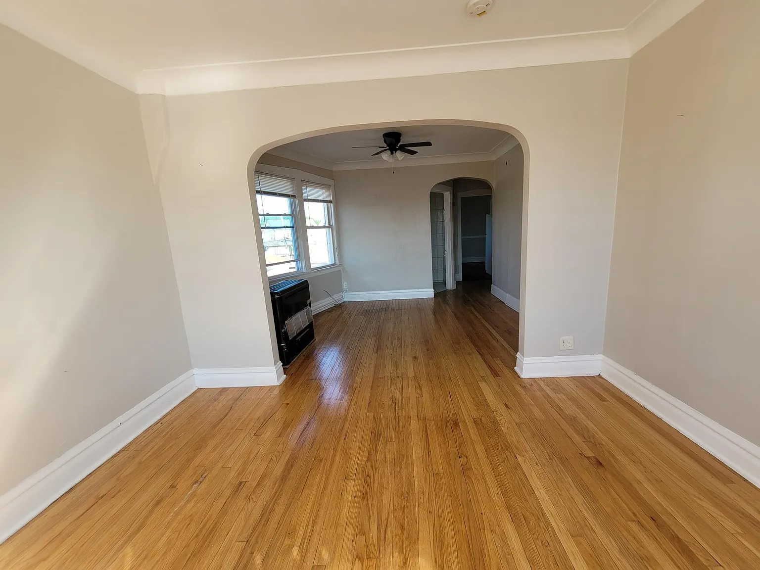 3982 S Archer Ave — Photo 4