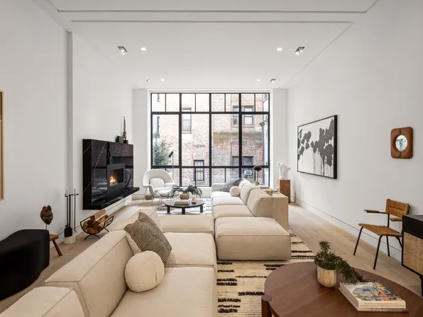 54 East 80th Street image 1 of 32
