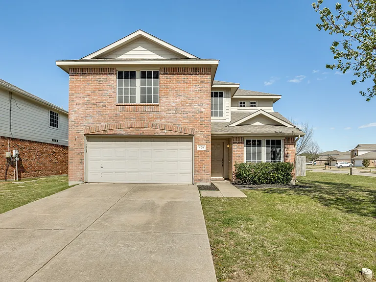 404 Oxford Dr — Photo 1