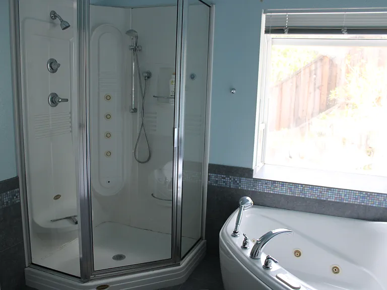 & 207A Manor Dr — Photo 13