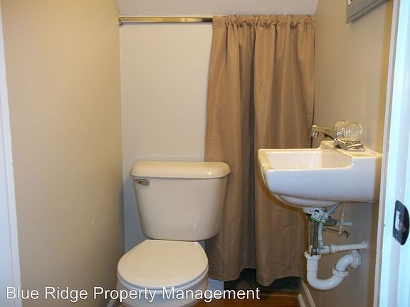 5th image of 915 Moreland Dr APT 12