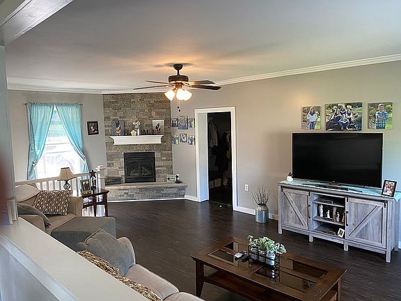 3rd image of 6165 Sunnyside Dr