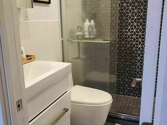 4th image of 901 Sterling Pl #3BB