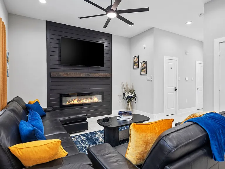 825 Paul Quinn St #B — Photo 3