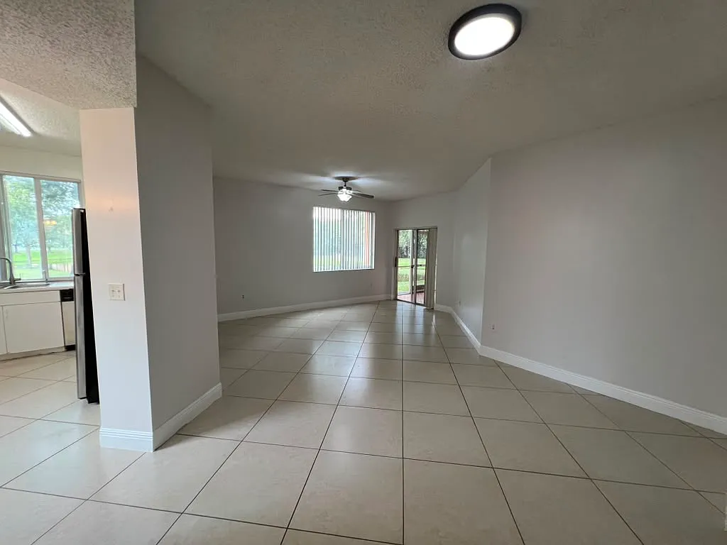3 bed, 1090 sqft, $2,500 — Photo 1