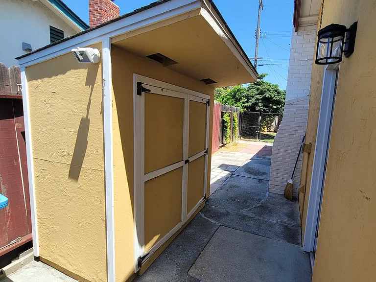 948 Leith Ave — Photo 26