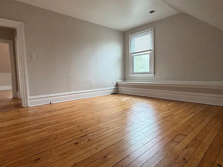 920 College St #3B — Photo 25
