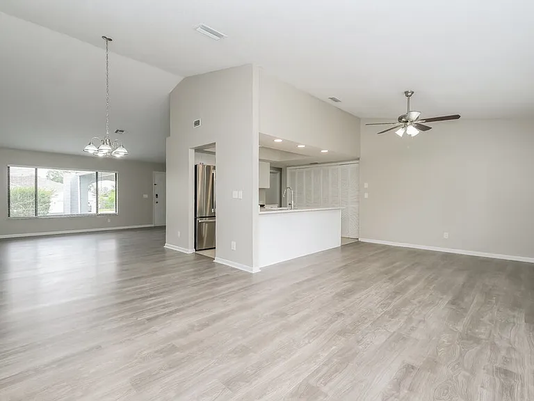 10142 Bannister St — Photo 6