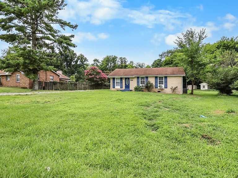 2724 Ann Dr — Photo 4