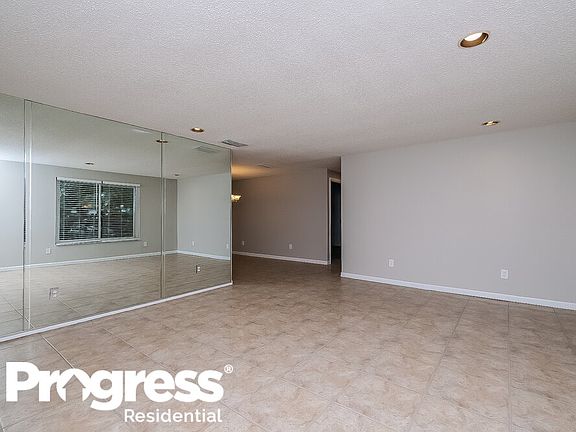 4th image of 352 Oakhill Ct