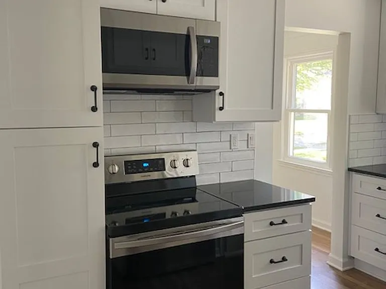 222 S Minerva Ave — Photo 3