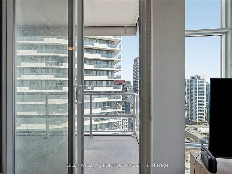 2191 Yonge St #4111 — Photo 10