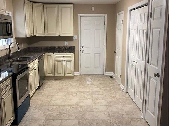 5th image of 4406 Delmont St