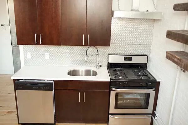 Rented by Rivington Street Leasing | media 31