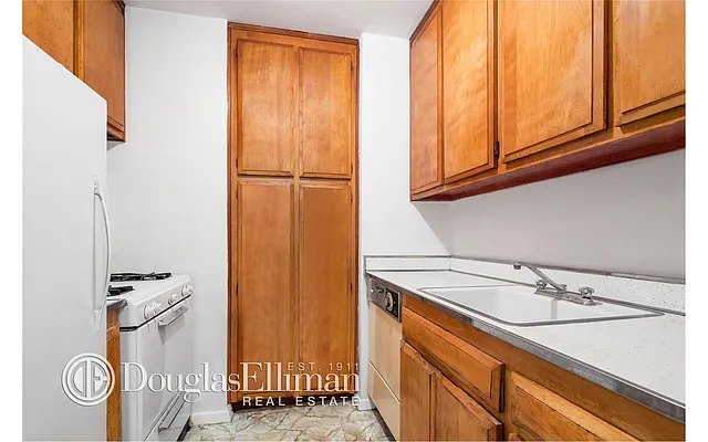 Sold by Douglas Elliman | media 19