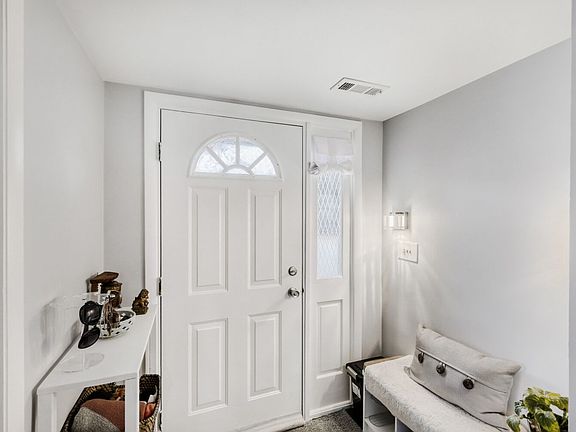 2nd image of 3N550 Crown Rd APT 1