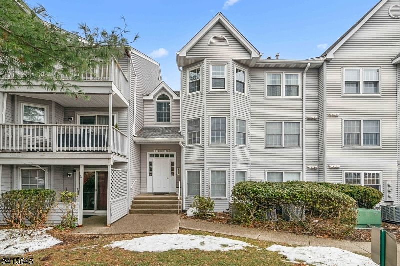 1st image of 15 Boulder Run Rd