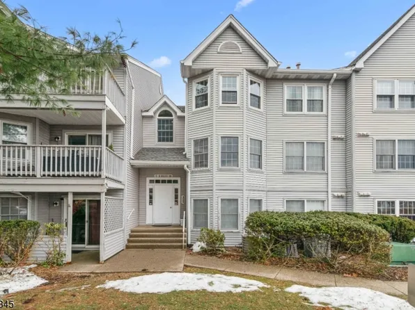 15 Boulder Run Rd, Paterson City, NJ 07501